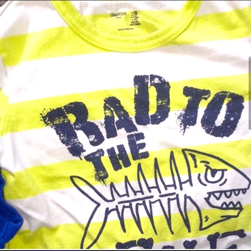 Gap kids boy’s green white striped short sleeve Tshirt size XS (4/5)